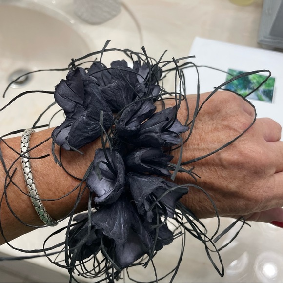 Begona Rentero bracelet.  Made from paper, silk & cotton - Picture 8 of 9